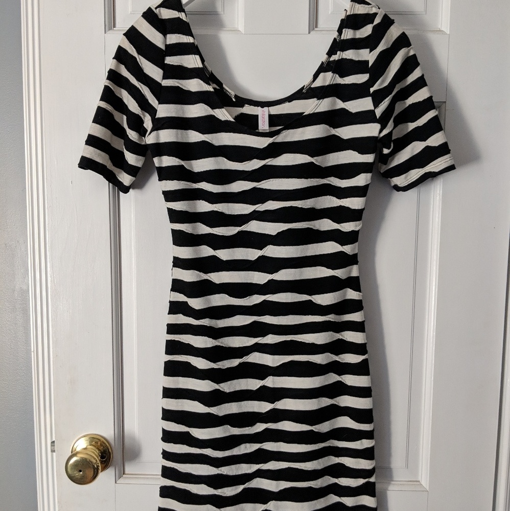 Black and White Bodycon Dress Polyester + Rayon